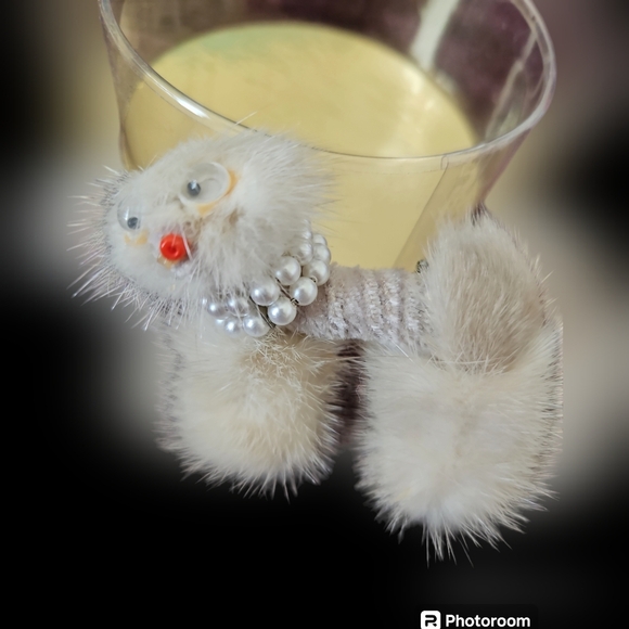 Vintage 1950's Genuine Mink Pin.Brooch - Picture 2 of 3